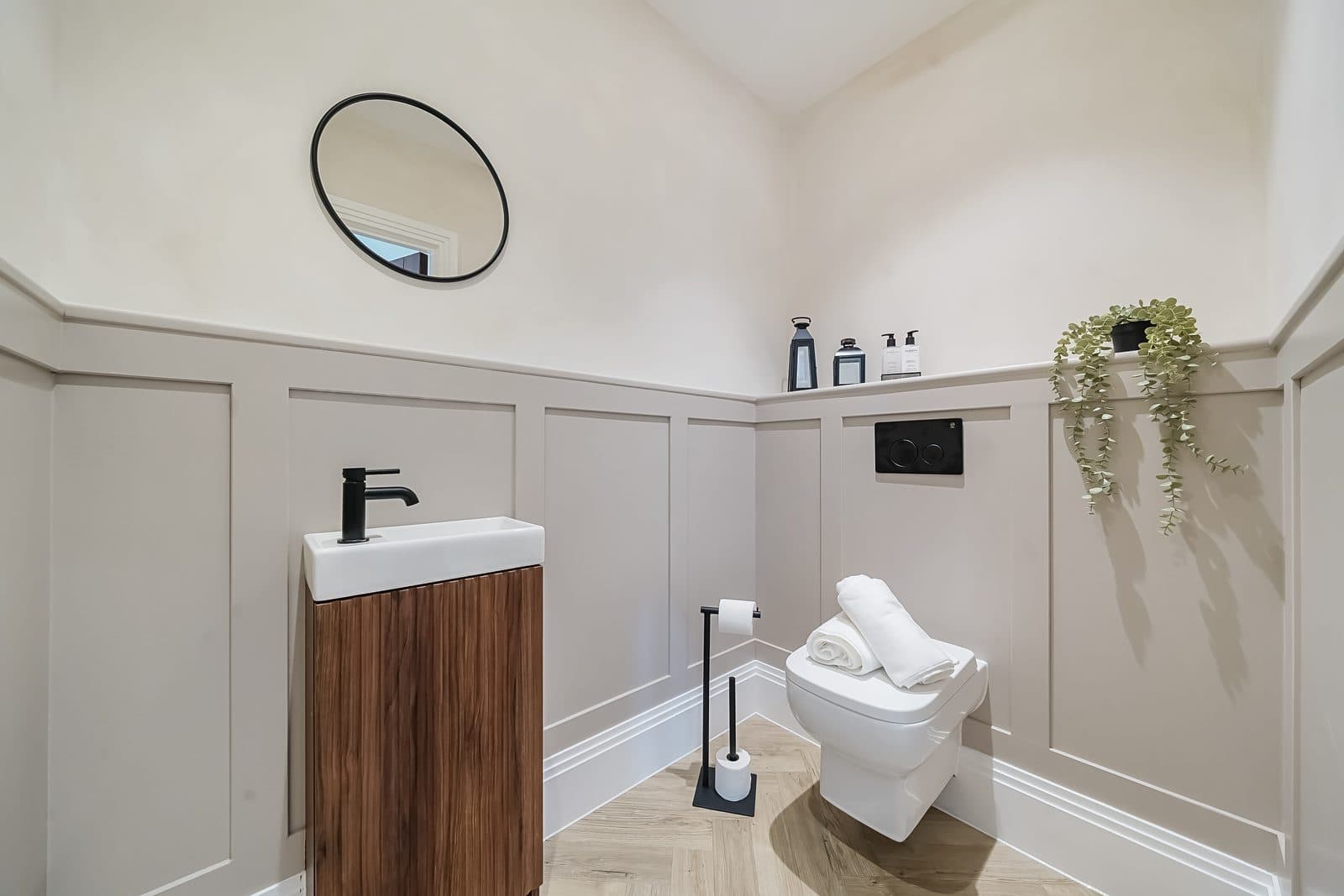 Barfield Road bathroom