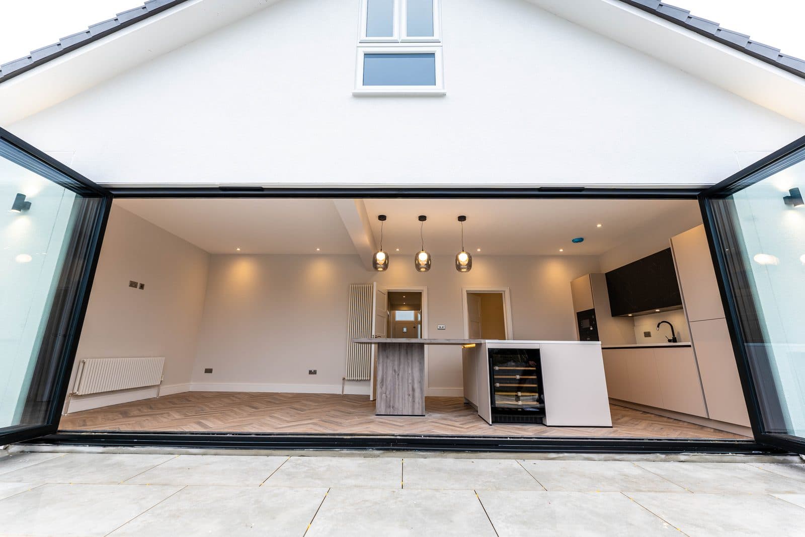 Leaves Green bifold doors to garden